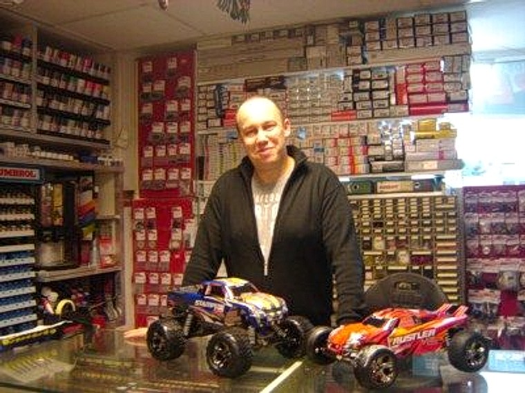 Gerie Peperkamp in de winkel